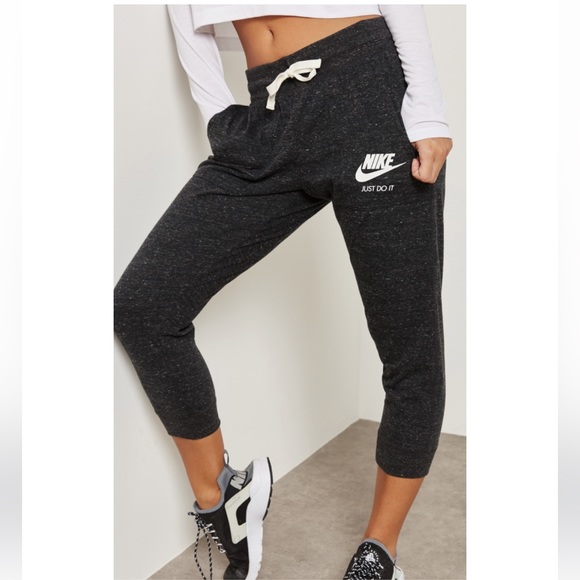 Nike Vintage Capri - Picture 1 of 7